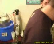 Дядя трахнул продавсчитсу пива и дал еы в рот