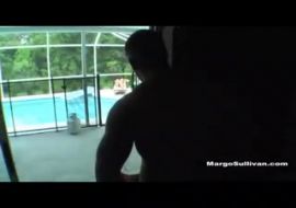 Инцест.Сын засадил маме возле бассейна