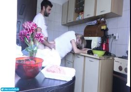 Кавказец трахает украинку на кухне раком