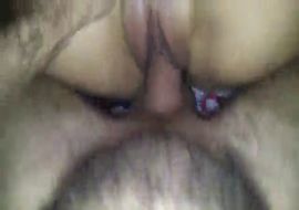 Азер ебет жену и рассматривает киску