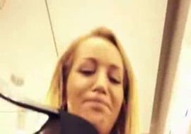 Блондинка трахается за денги