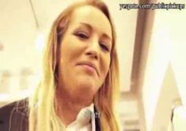 Блондинка трахается за денги