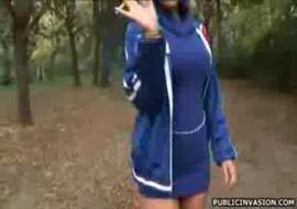 Присунул девушке в лесу