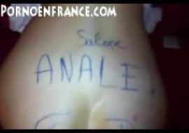 домашняя запис чел долбит свою подружку в разрисованную попу