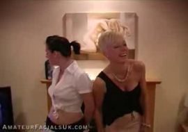 Зноыная брюнетка всосала три ствола