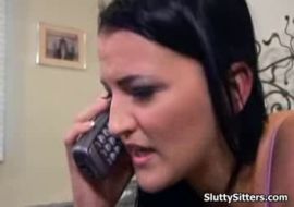 Красаивая няня трахется с престарелыим боссом