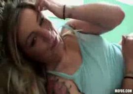 Красивая бритая вагина