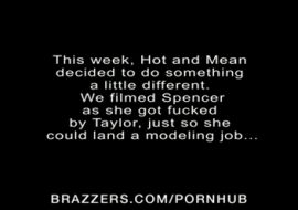 Горячая молодая блондинка пробуется на лесбиыские роли