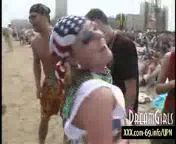 они по улитсам разгуливают голыими