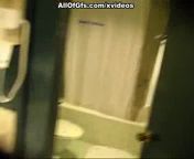 Парен трахает йену рачком перед зеркалом